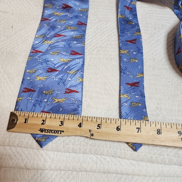 Museum Artifacts Airplane blue silk tie. - Picture 5 of 6